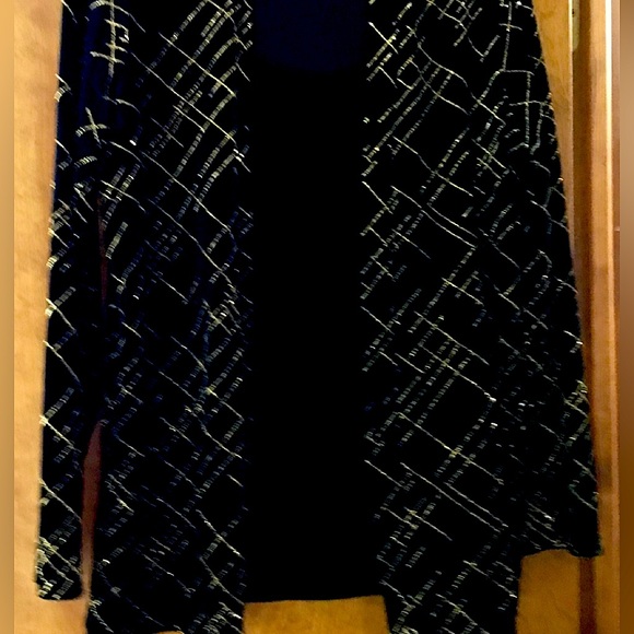 Black and Gold Velvet Jacket with Black Velvet Camisole. 1X - Picture 6 of 10